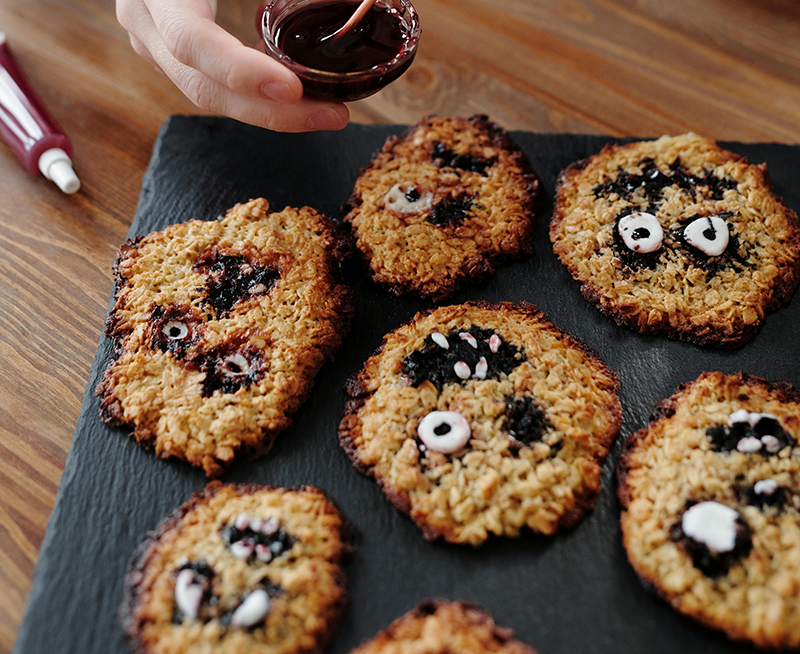 Easy No-Bake Halloween Cookies (No Frosting Required)