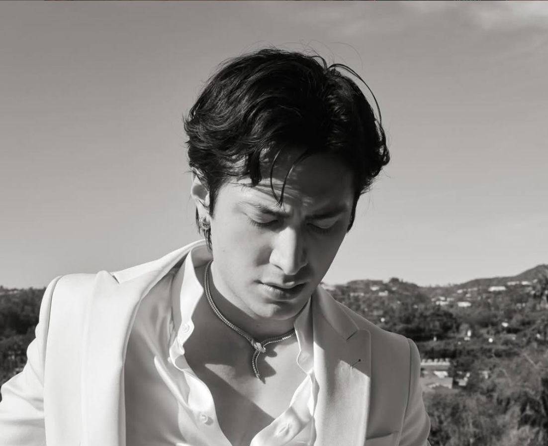 image of Hudson Williams, star of Heated Rivalry, who eats a high-protein diet including ground beef, chicken, smoothies, and leafy greens